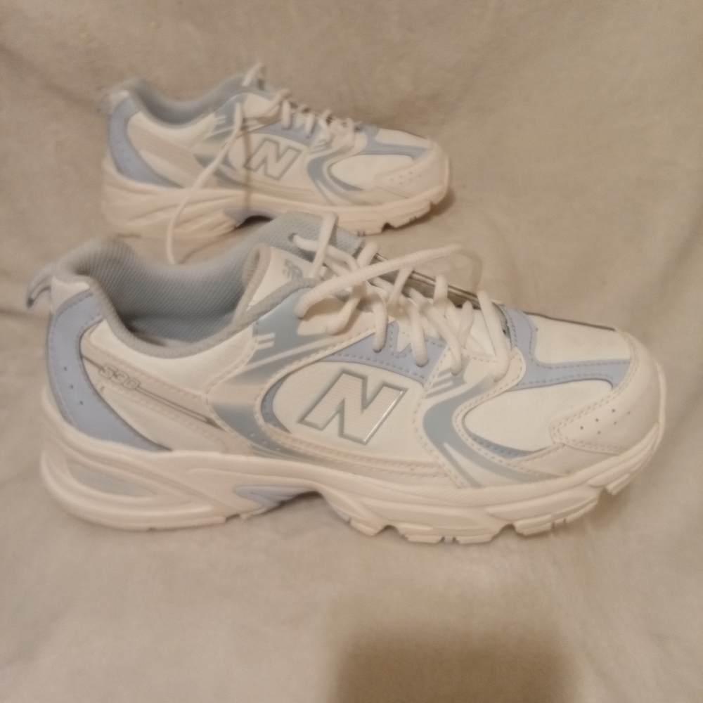 New Balance 530 Women's White and Light Blue Sneakers